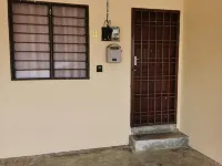 Homestay Che Wan Satu Hotels near Sultan Haji Ahmad Shah Airport