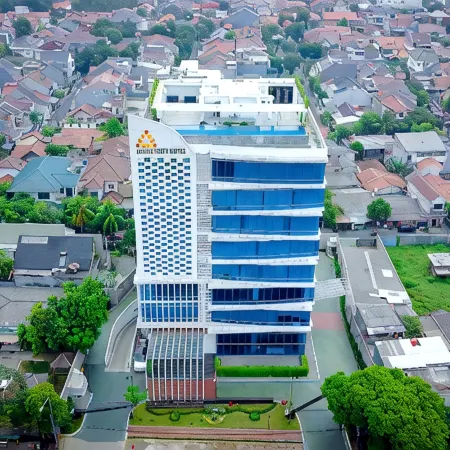 Azana Suites Hotel Antasari Отели рядом с достопримечательностью «Торговый центр Cilandak»