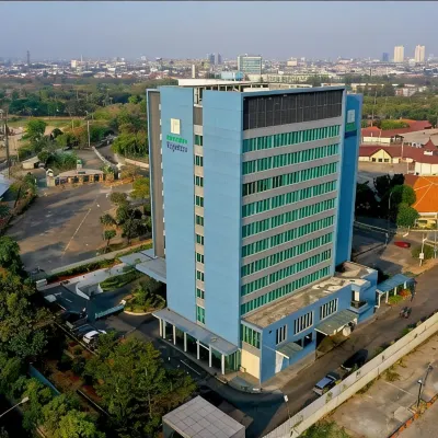 Holiday Inn Express Jakarta International Expo Hotel dekat Pulau Harapan