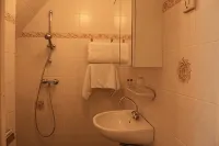 Facade Hotel Amsterdam - 2-Star