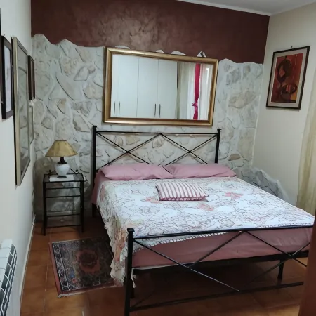 Cozy apartment within walking distance of downtown