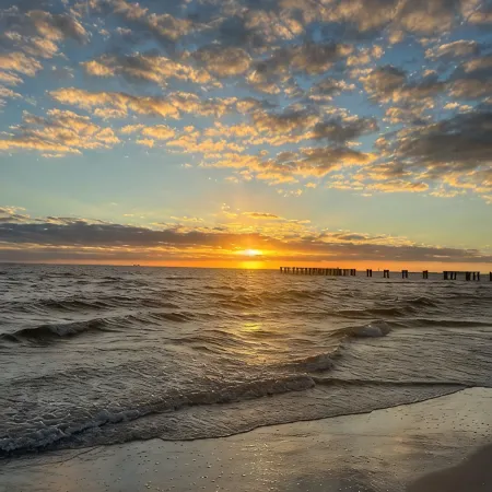 Kid-Friendly Beachy House Off Sanibel&FM Beach!