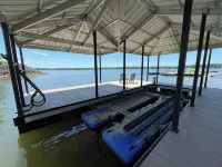 Dockside Dreamz #1 w/beach and dock - Close to Clarksville and Bluestone launch - Homestays