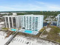 STUNNING 4TH FLOOR GULF FRONT CORNER UNIT with bunk beds - Beach
