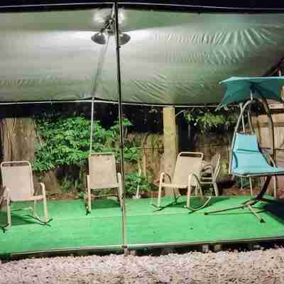 Backyard Guest House Suite Hotel Exterior