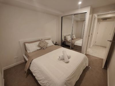 Modern 1-bedroom Unit in Dicksonnear Shops