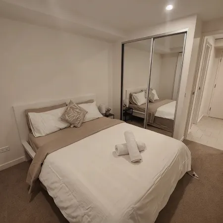 Modern 1-bedroom Unit in Dicksonnear Shops