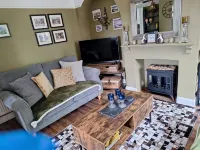 Cosy House in historic market town. Pet friendly with large enclosed garden. - Wi-Fi
