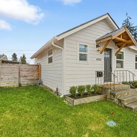 Cozy Bungalow Home 2br+1ba - 9 min to Tacoma Dome