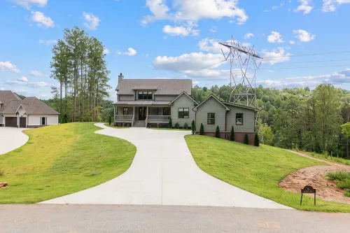 Charming Lakefront 4 Bedroom with bunk room on Lake Keowee with dock, sleeps 12 - 4-Star