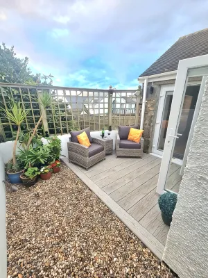 Bayview Cottage, Penzance with great sea views over the Bay & St Michaels Mount - balcony