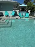 3rd house from beach with heated pool & tiki bar. 2 master suites + 2 bedrooms. - Boutique