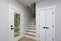 Trendy Townhome Near Downtown - บังกะโล