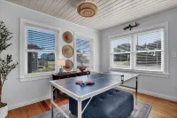 Ocean View-Pet Friendly- 1min walk to beach-sleeps 6
