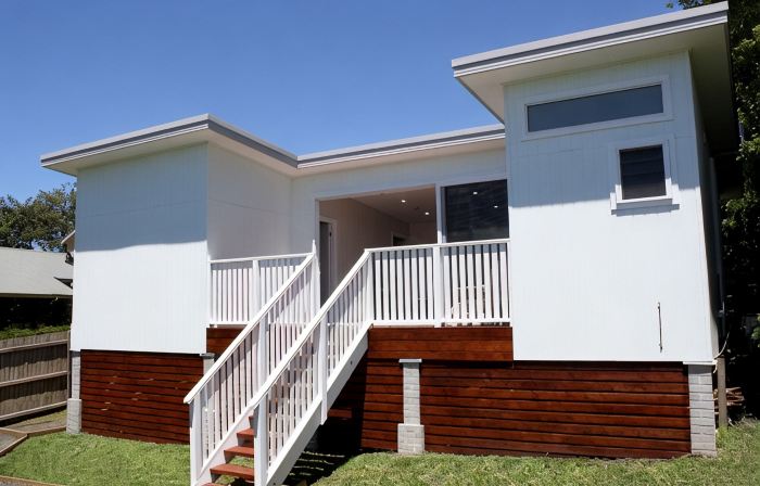 5 mins walk to Beach - Modern Beachy Escape. Netflix, Full Kitchen, Comfy Beds!