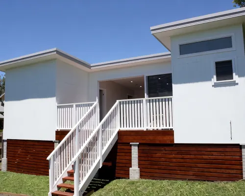 5 mins walk to Beach - Modern Beachy Escape. Netflix, Full Kitchen, Comfy Beds! Hotels in Terrigal