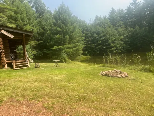 Very private log cabin nestled in the woods to unwind & unplug.