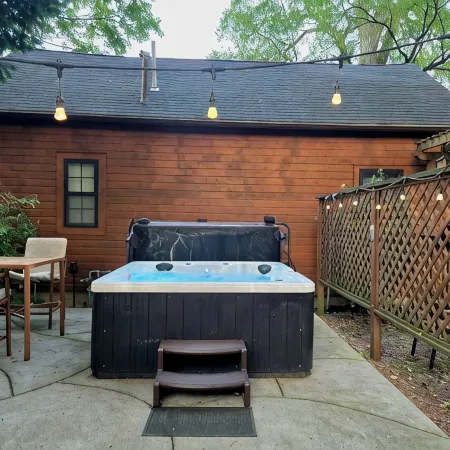 Lakeview Hot Tub Retreat Near Wineries!