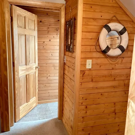 Lake Michigan views! Complimentary housekeeping with monthly stays Mar-Apr. Отели в г. Ту Риверс