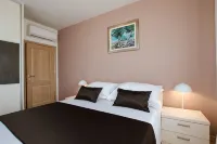 Modern villa with private pool and BBQ, near TROGIR and SPLIT