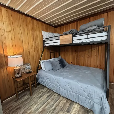 Cozy Cabin central to Jefferson, Atlanta, Caddo Lake, Marshall & Linden Hotels in Cass County