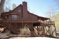 4 Bedroom, 3 Bath Cabin in Coosawattee River Resort w/hot tub, fire pit, &  WiFi - 샬레 호텔