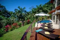 Perfect Location, Walk to Beach, Infinity Pool, Luxury Decor, Fast Free Wifi! - Wi-Fi