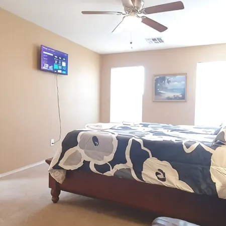 Charming Quiet 4-Bedroom Near Restaurants in San Tan Valley AZ