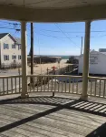 Oceanside cottage home with wraparound porch - Apartments