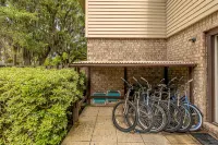 Swim, Bike, Relax: South Side Condo Near East Beach with 4 Bikes Included - 2-Star