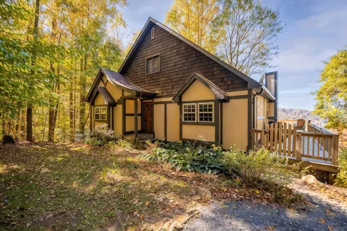 Sunset Mtn Lodge! Hot Tub+Fire Pit, Fireplace, Hiking, Private, Close to Town!