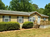 Mid-lake home conveniently located in quiet neighborhood with boat ramp. Hôtels à : Paroisse de Sabine