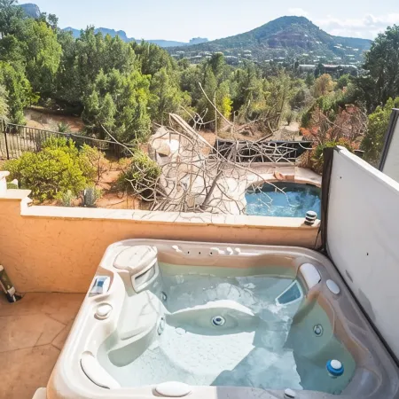 Vesper House- 360 degree views in Uptown with heated pool/Hot Tub