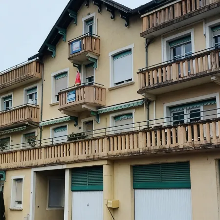 Le Petit Valentré Avec sa Superbe vue sur le Célèbre Pont et la Rivière Lot