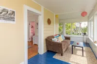 Stunning Large Apartment in the Heart of Port Townsend! - Wifi