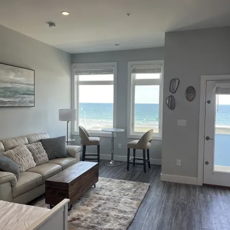 Ocean front Studio across from beach