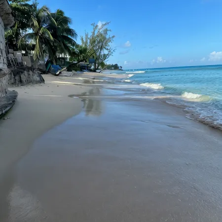 Beautiful West Coast villa, shared pool, Inc Fairmont Beachclub access for four.