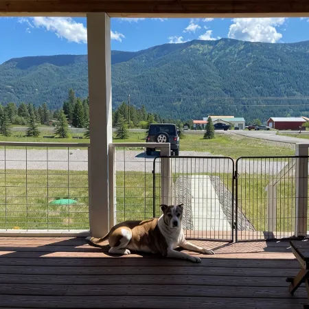 Comfortable cabins with a view - close to Glacier National Park