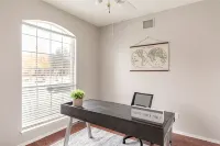 Beautifully renovated 4 bedroom home w/ fireplace - Bungalows