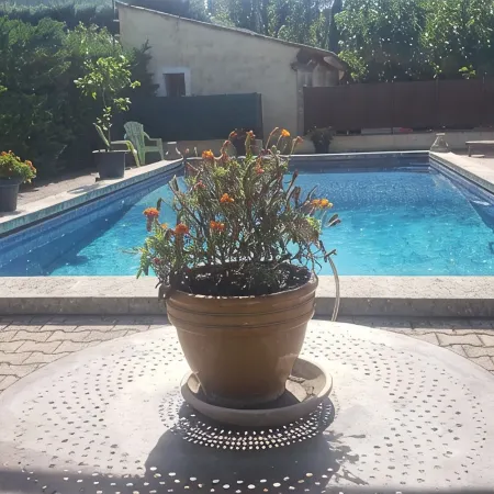 Cottage at the foot of the Luberon + Garden and private swimming pool