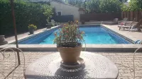 Cottage at the foot of the Luberon + Garden and private swimming pool - Pools