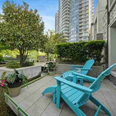 Luxury 3 Bedroom Townhome in Downtown Vancouver with Rooftop Patio Others