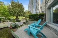 Luxury 3 Bedroom Townhome in Downtown Vancouver with Rooftop Patio - Bungalows