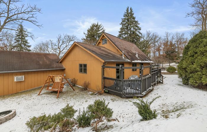 Log Cabin Perfect for Summer Activities, Near Lakes, Game Room