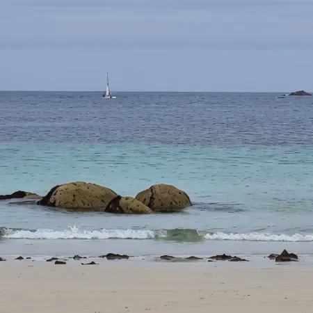 Petite Maison Proche Bourg et à 4km des Plages de Sable Blanc Отели в г. Кледе