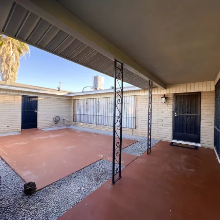 A.L.I. Place is a newly renovated 3 bedroom/2 bathroom home 5 min. from airport.