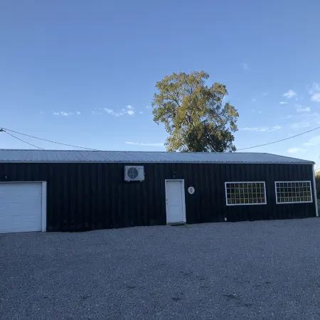 Evergreen Lodge newly remodeled studio apartment located close to Rend Lake