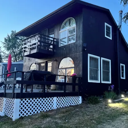 Charming Waneta Lake Front Cottage! Kayaks! Wine Country Flx