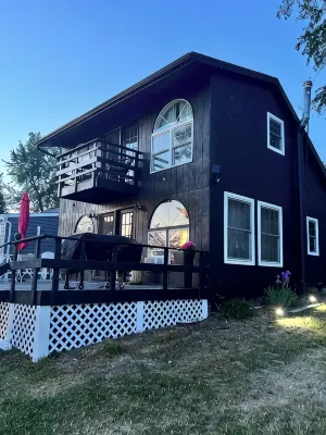 Charming Waneta Lake Front Cottage! Kayaks! Wine Country Flx