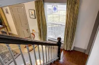 Cozy Country Getaway in the Heart of Upperville - 4성급